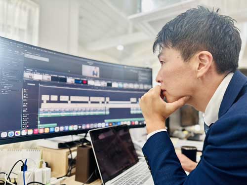 動画編集などPC作業の様子