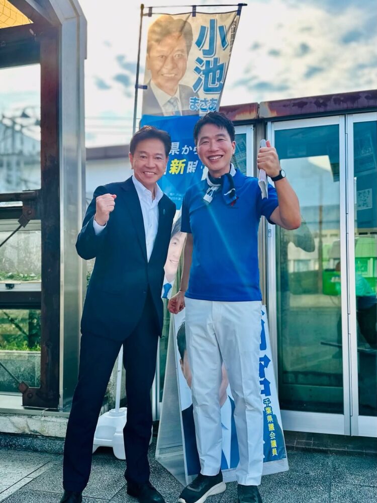 成田駅西口で駅頭活動。あましんレポート77号を配布しました！