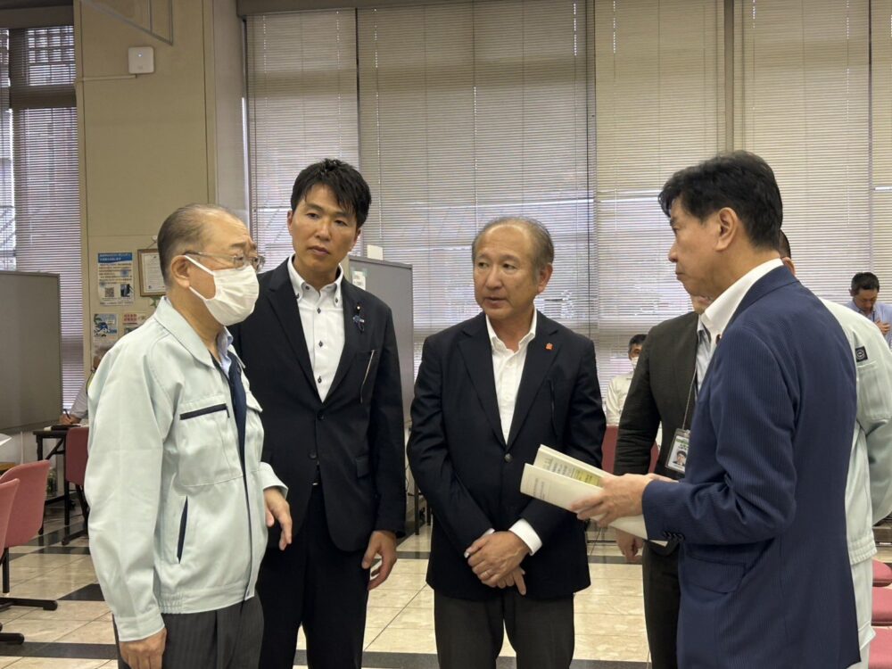 【台風25号 成田市災害相談窓口を視察】 3