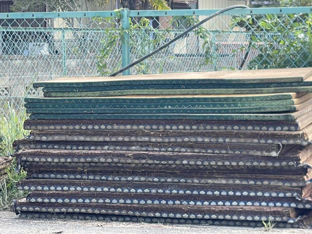 家財はすべて外に運び出した。 2