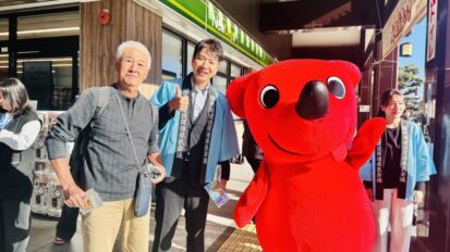 「首都圏中央連絡自動車道建設促進県民会議」の駅頭キャンペーン