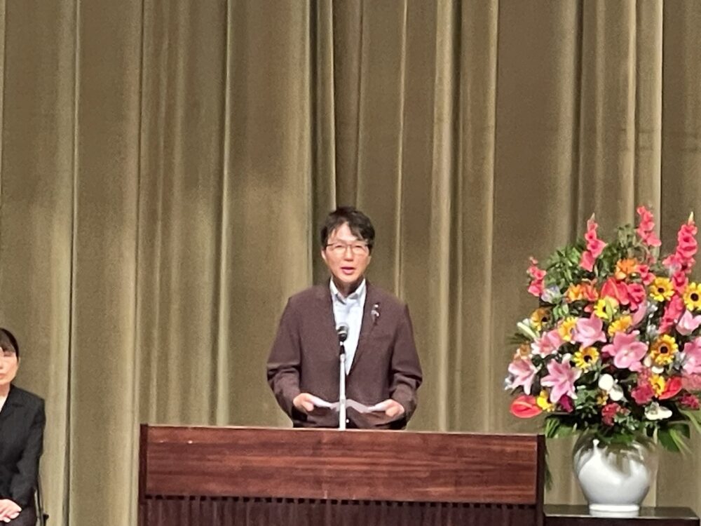 県議会議長代理として「2026地域防犯ボランティア県民大会」に青山警察本部長、高梨副知事と出席。 2