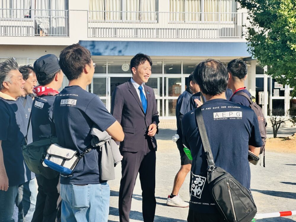 母校吾妻小学校運動会、第32回「成田弦まつり」の開会式へ。（写真2）